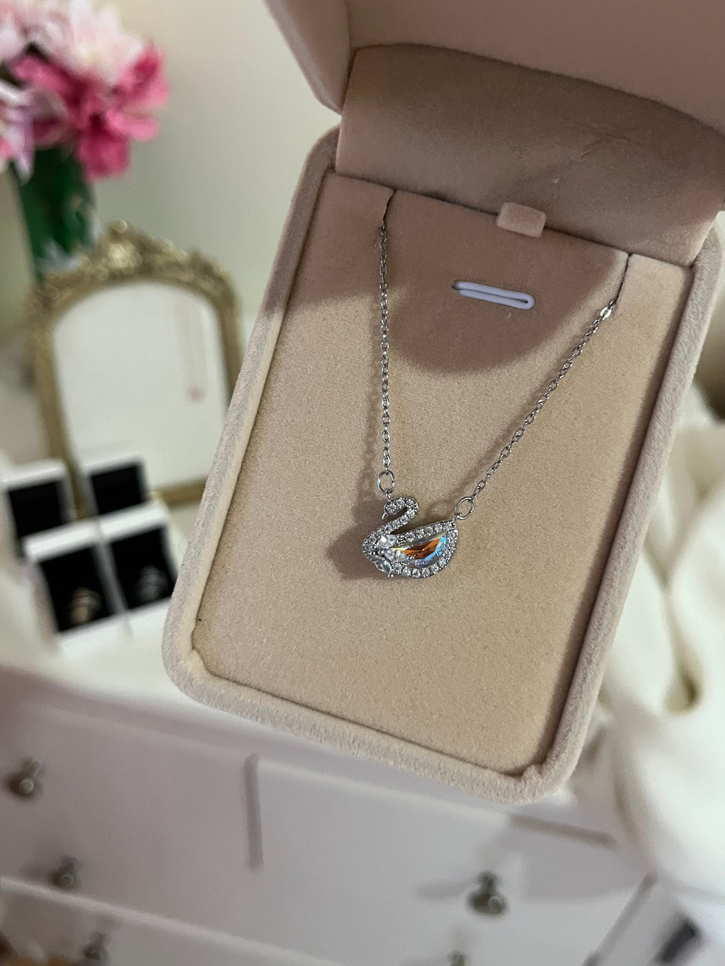 Collier swan b