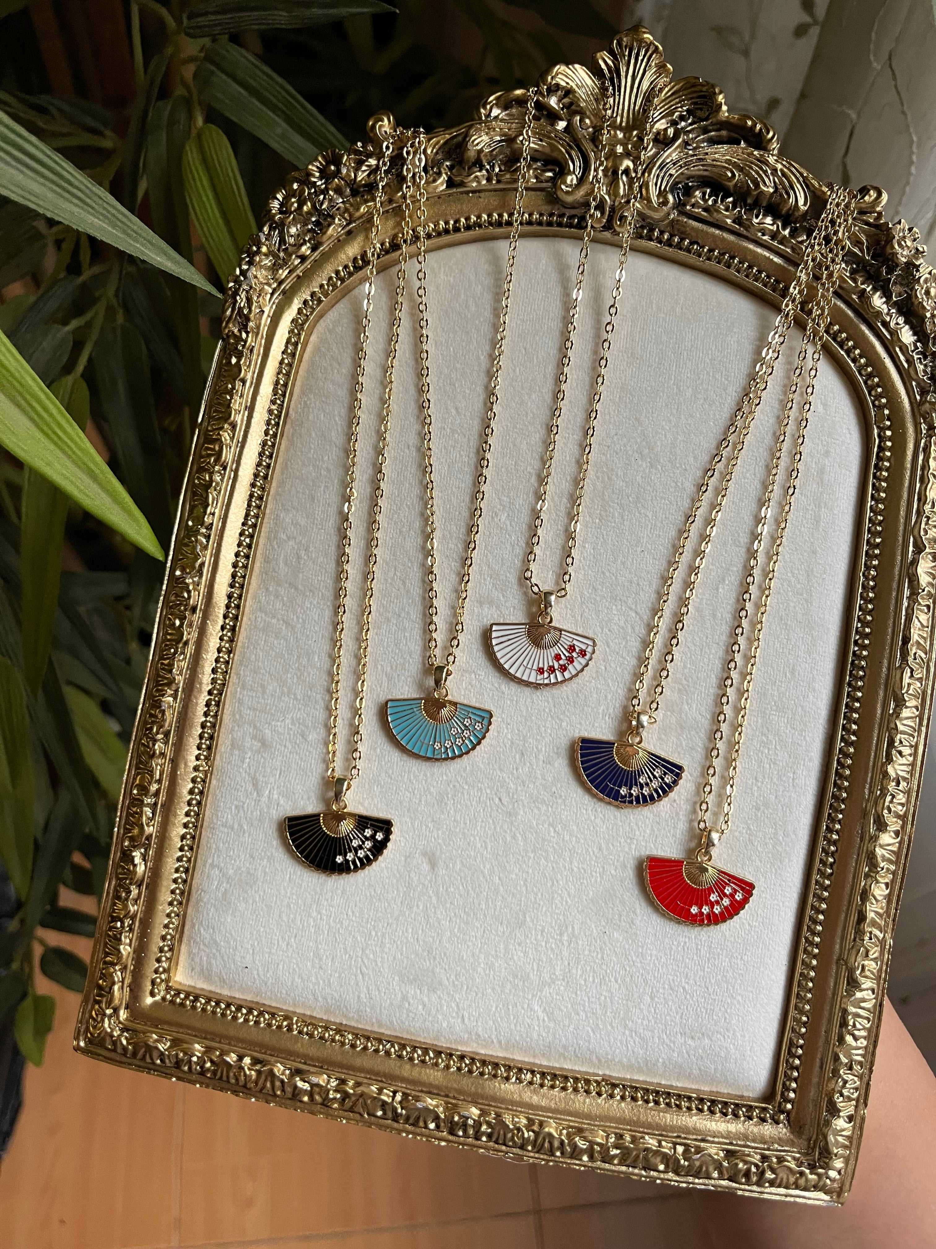 Collier 🪭 modèle 1
