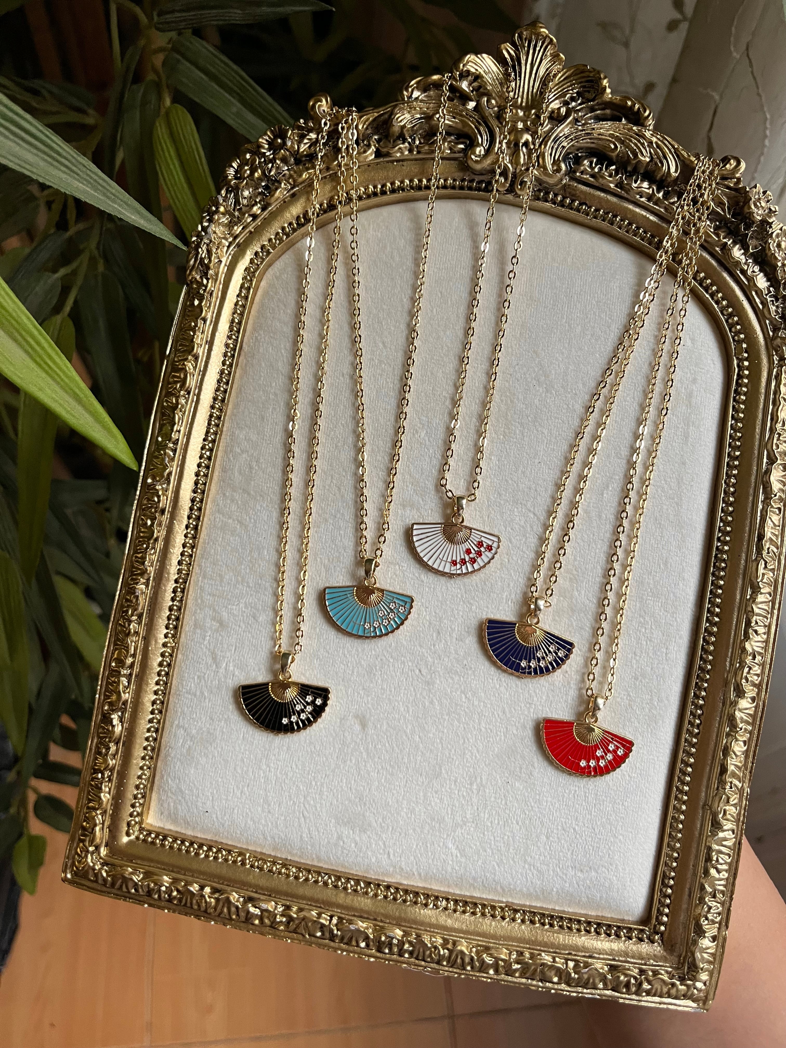 Collier 🪭 modèle 1