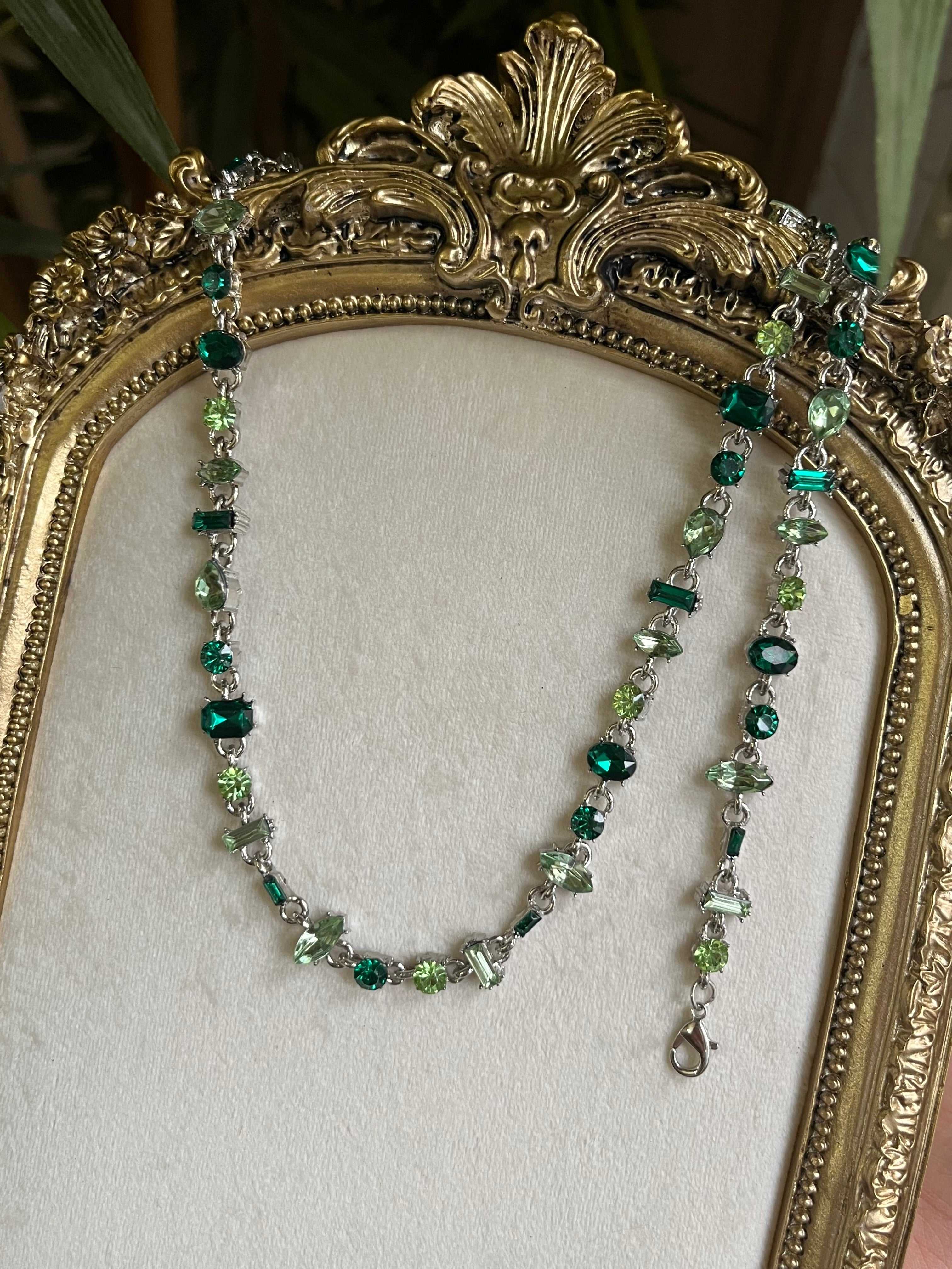 collier pierres