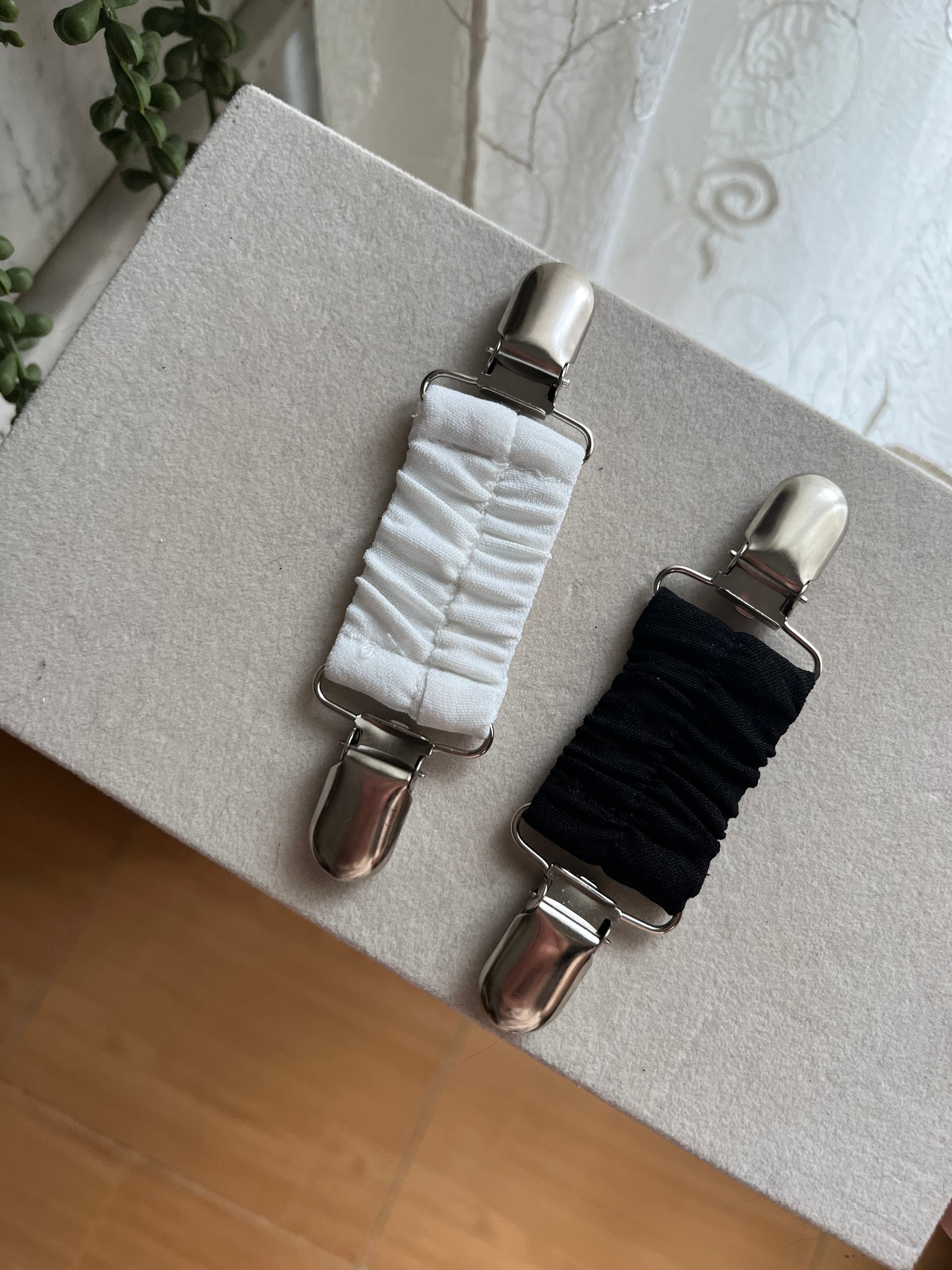 Attache pour ajuster un vêtement