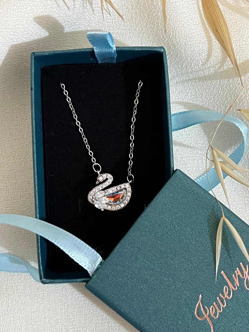Collier swan b