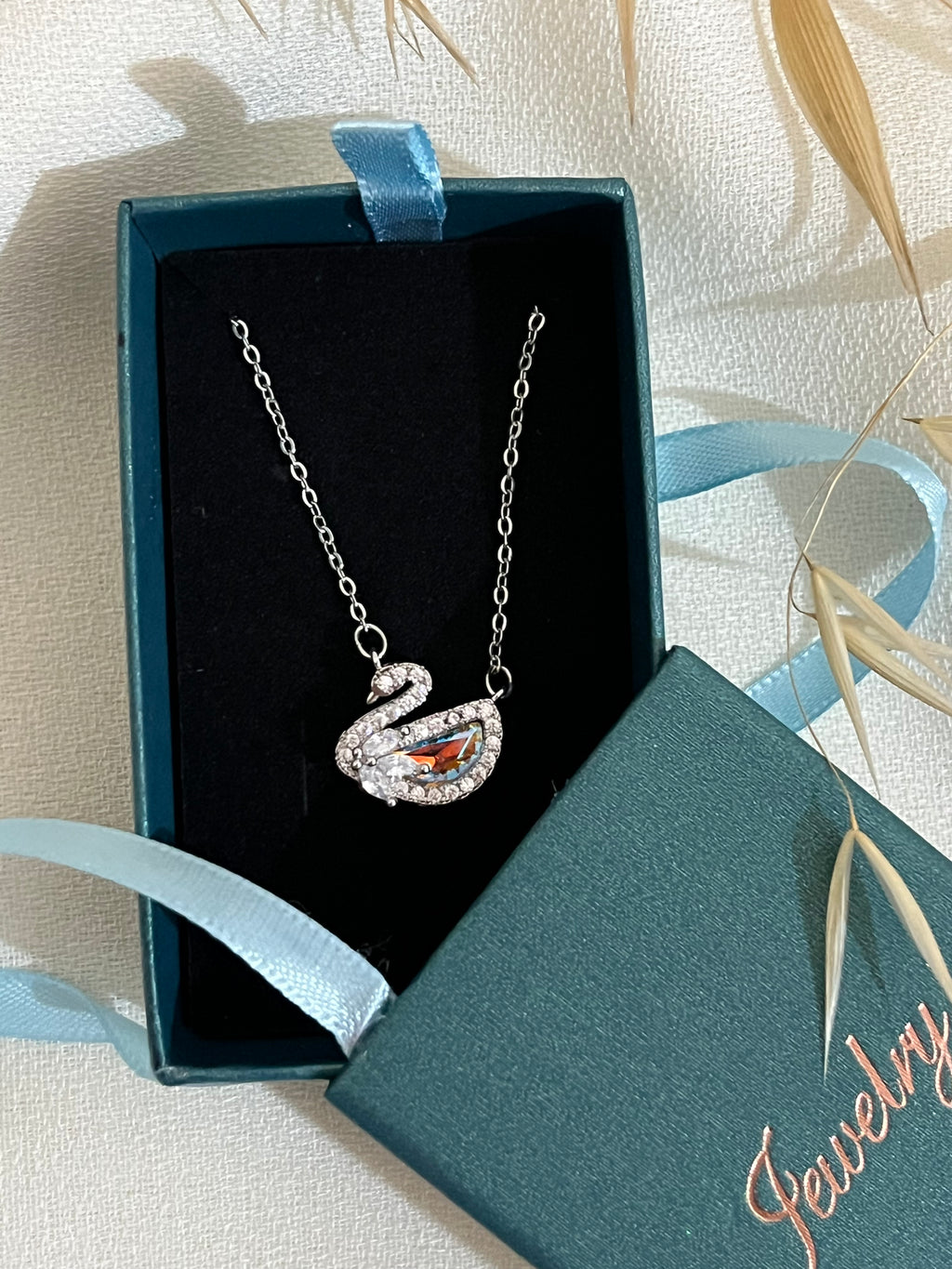 Collier swan b