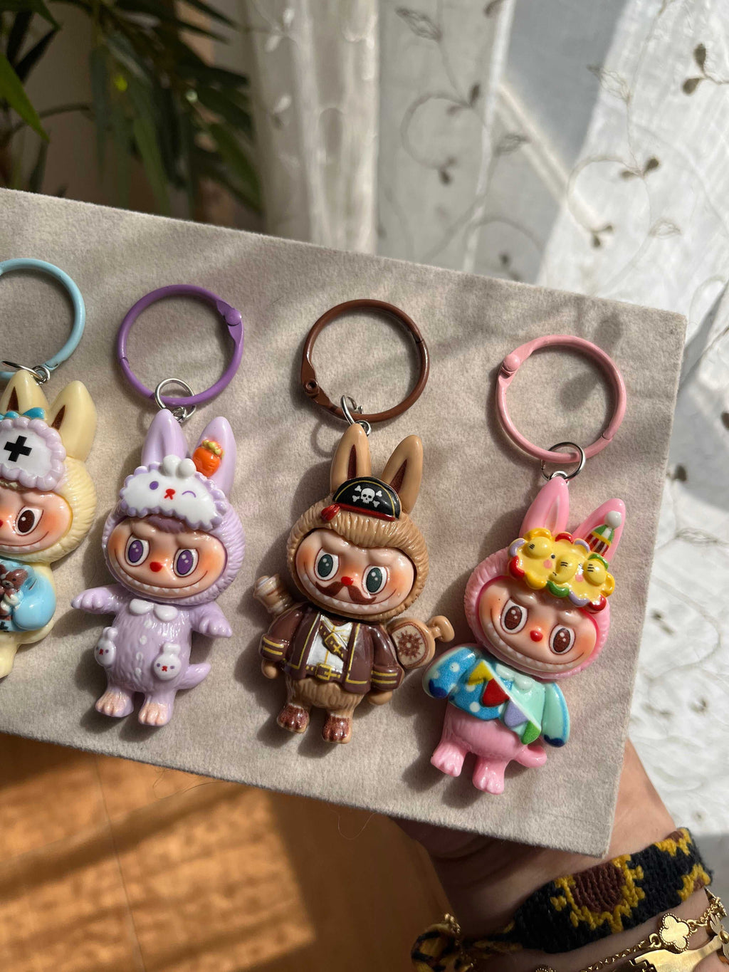 Mini labubu