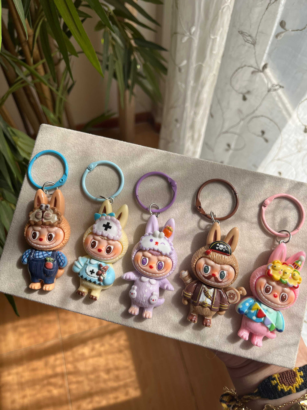 Mini labubu