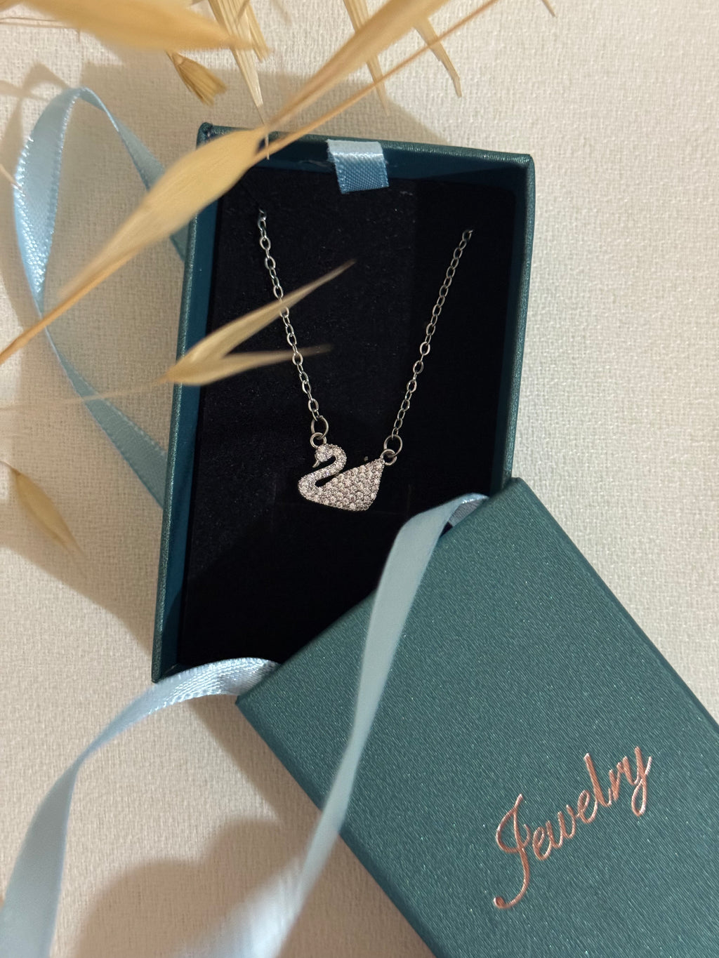 Collier swan