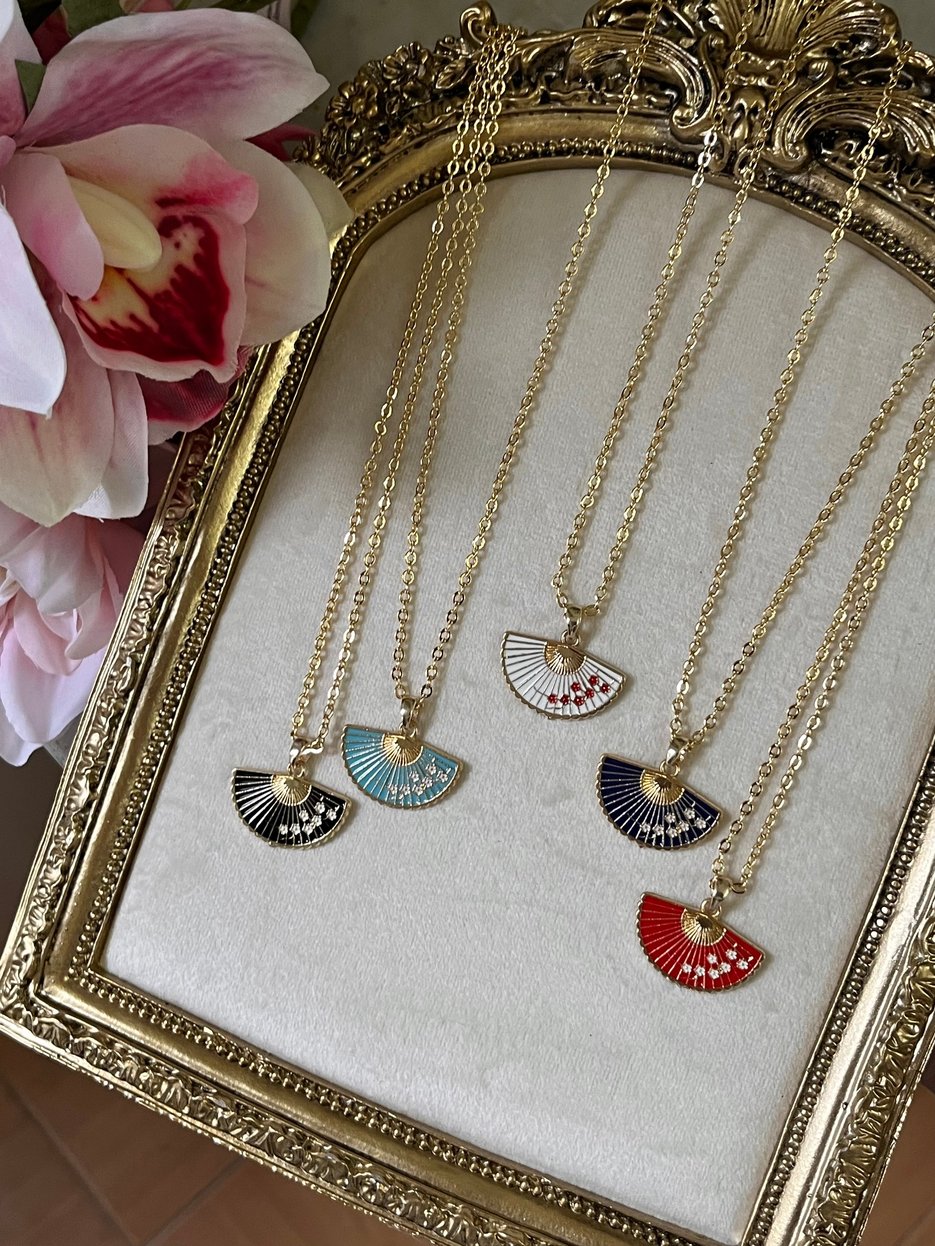 Collier 🪭 modèle 1