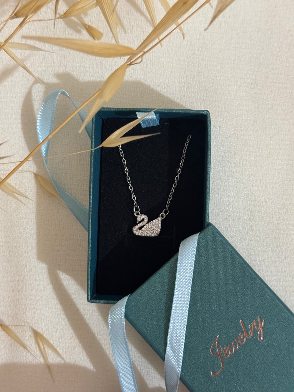 Collier swan