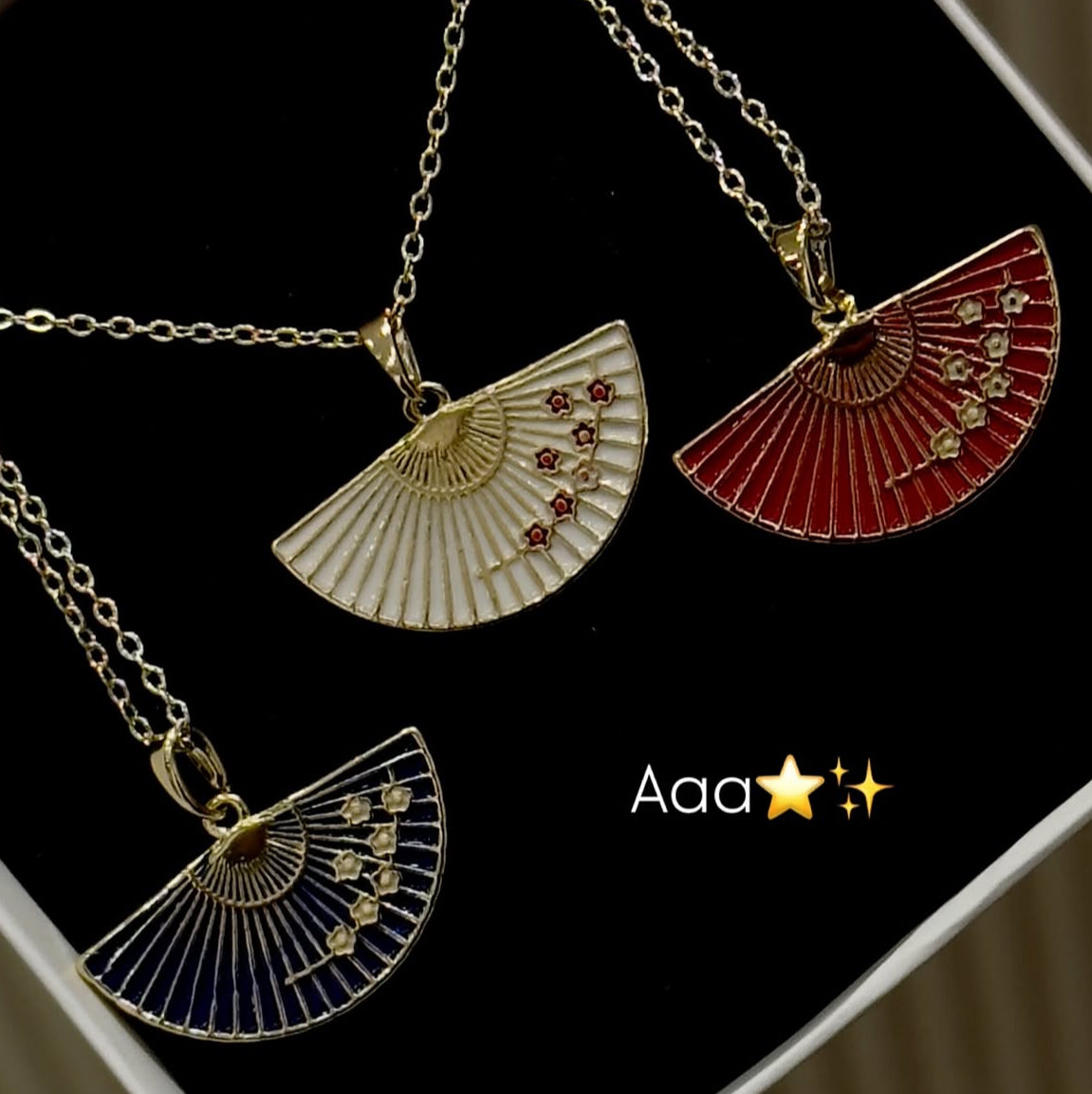 Collier 🪭 modèle 1