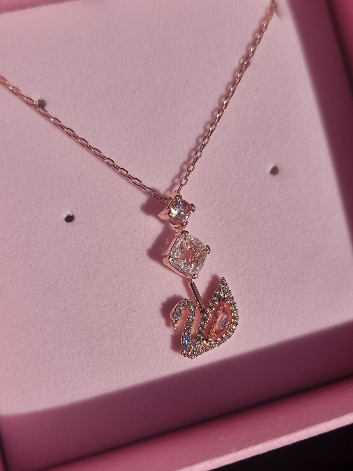 Collier swan rose long